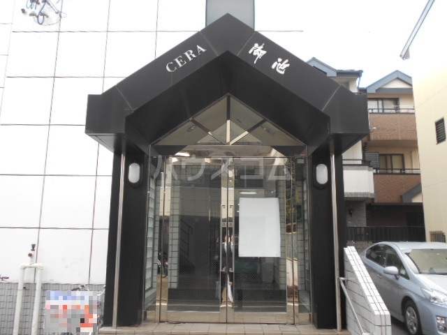 23/30 エントランス