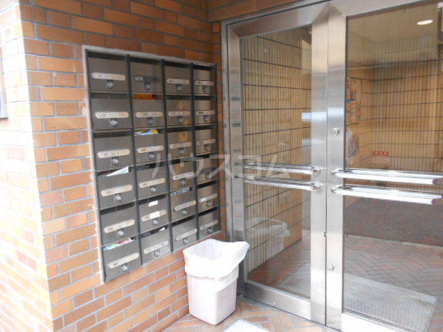 24/30 エントランス