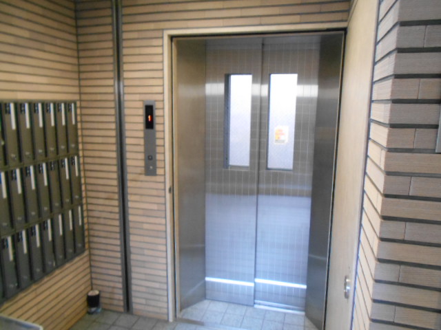 22/30 エントランス