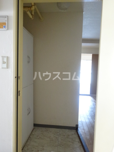 21/30 エントランス