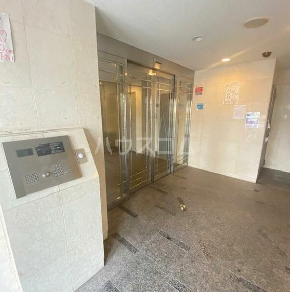 13/25 エントランス