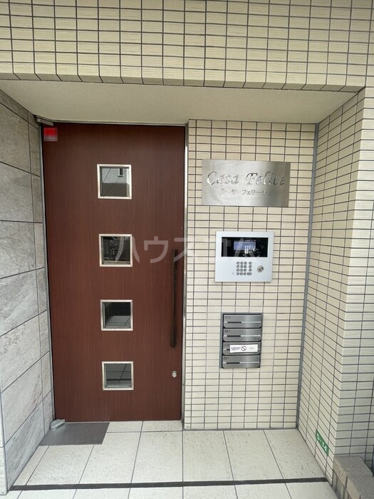 13/16 エントランス