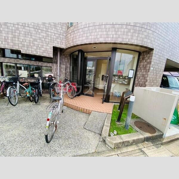 14/15 エントランス