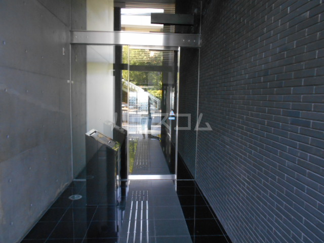 21/30 エントランス