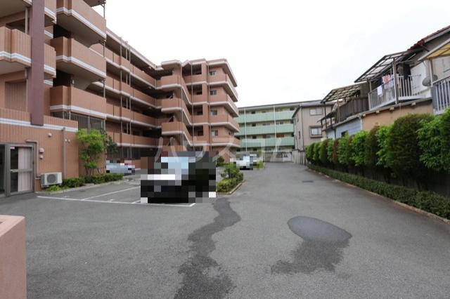 16/17 駐車場