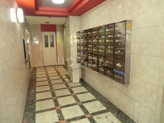 14/18 エントランス