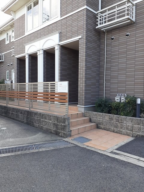 17/26 エントランス