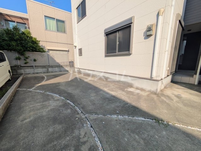 22/28 駐車場