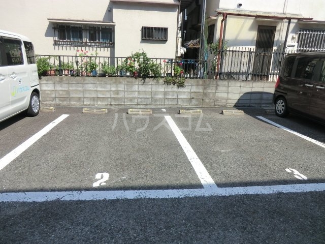 16/17 駐車場