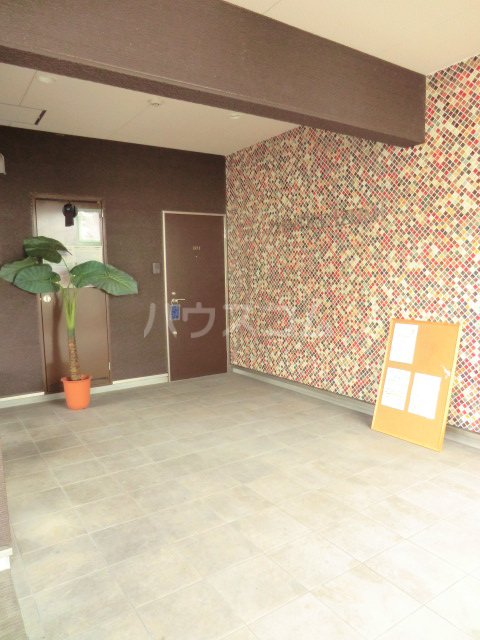 14/18 エントランス