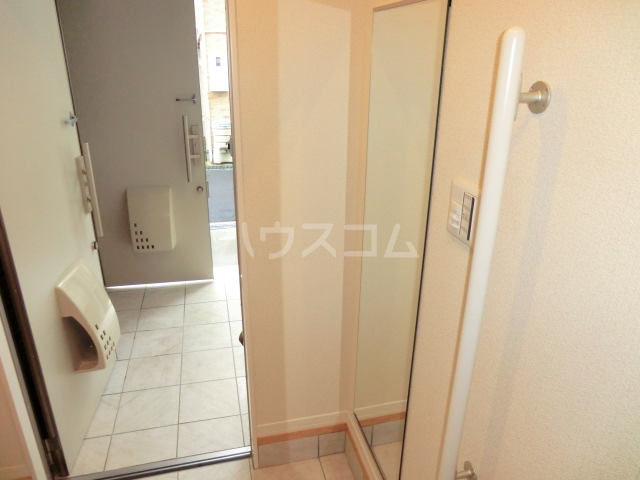 13/25 玄関