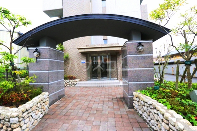 18/30 エントランス