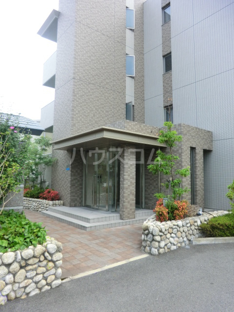 19/30 エントランス