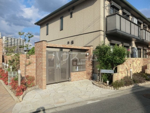 24/30 エントランス