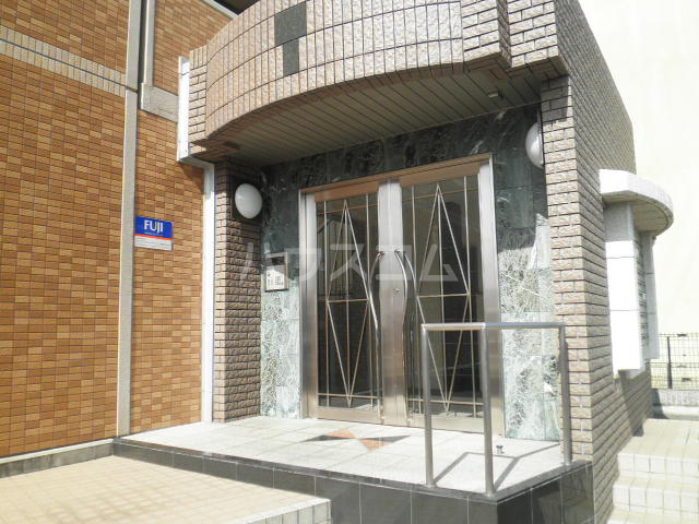 14/20 エントランス