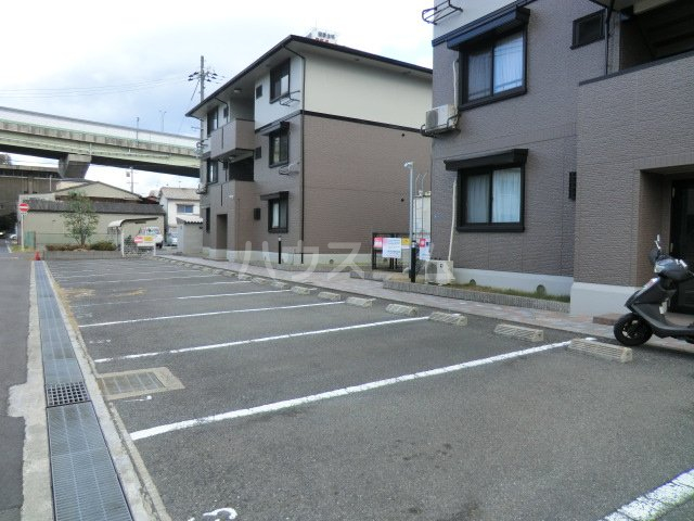 2/3 駐車場