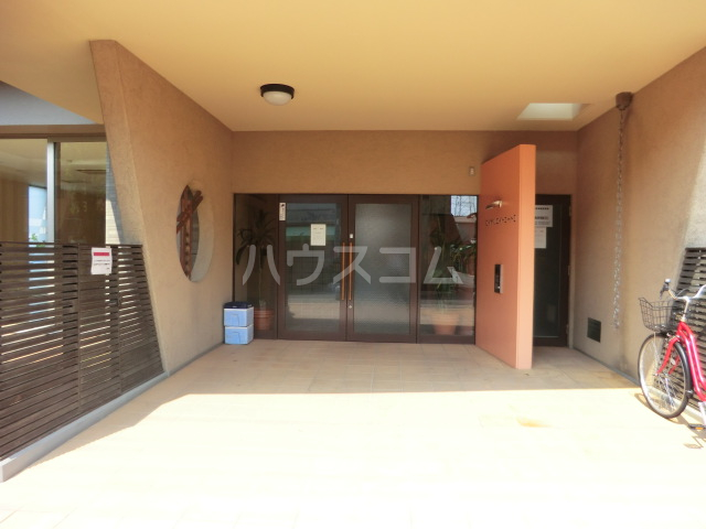 16/17 エントランス