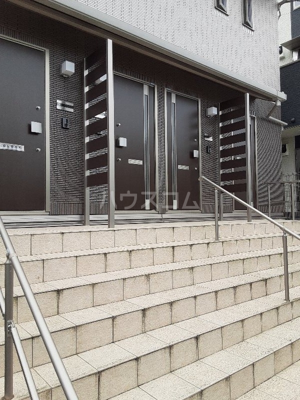 19/30 エントランス