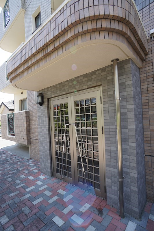 18/25 エントランス