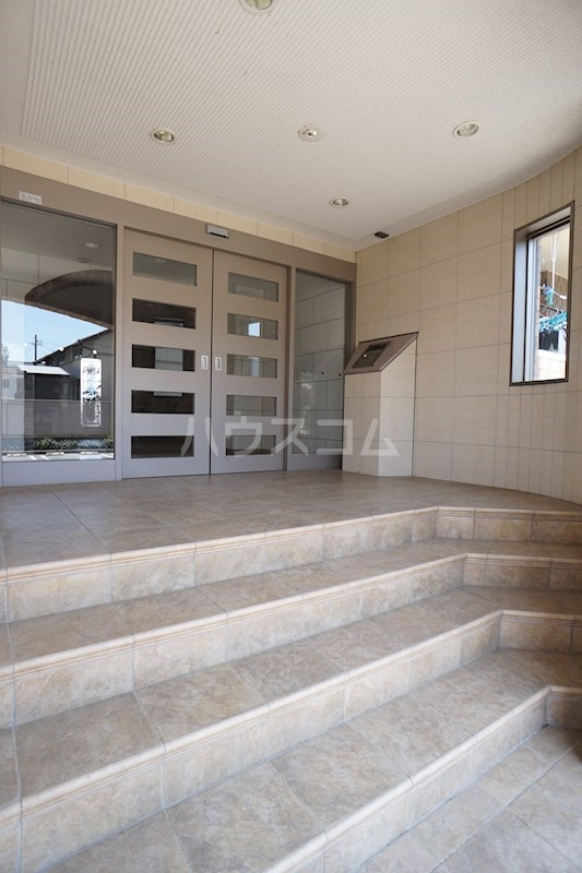 25/30 エントランス