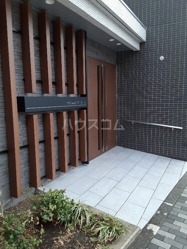 21/30 エントランス