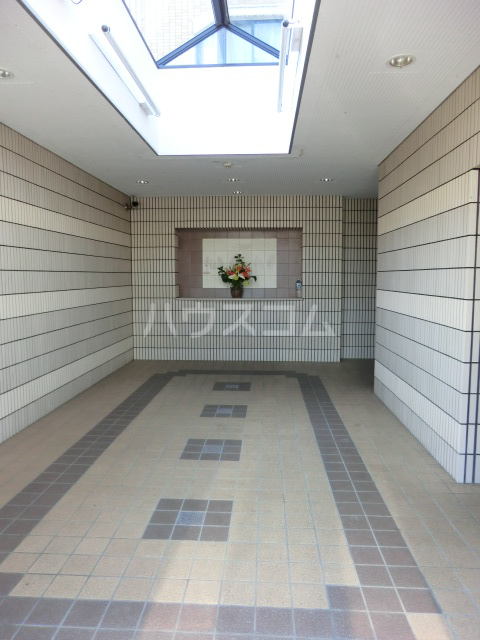 28/30 エントランス