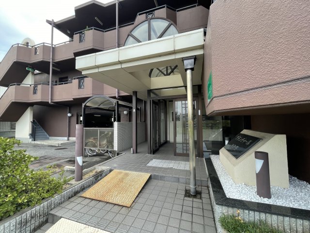 24/30 エントランス