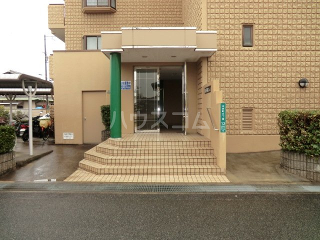 16/17 エントランス