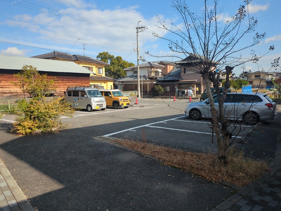 18/27 駐車場