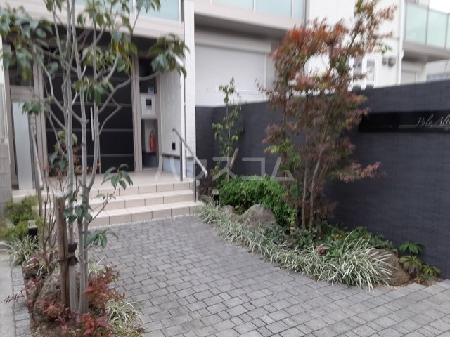 22/26 エントランス