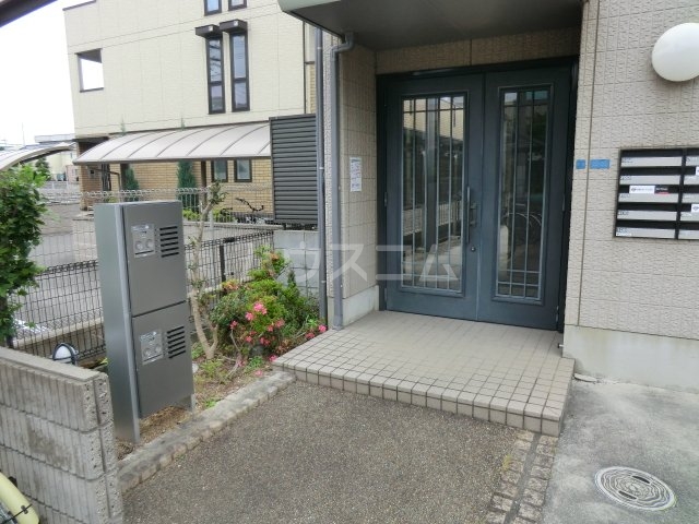 14/20 エントランス