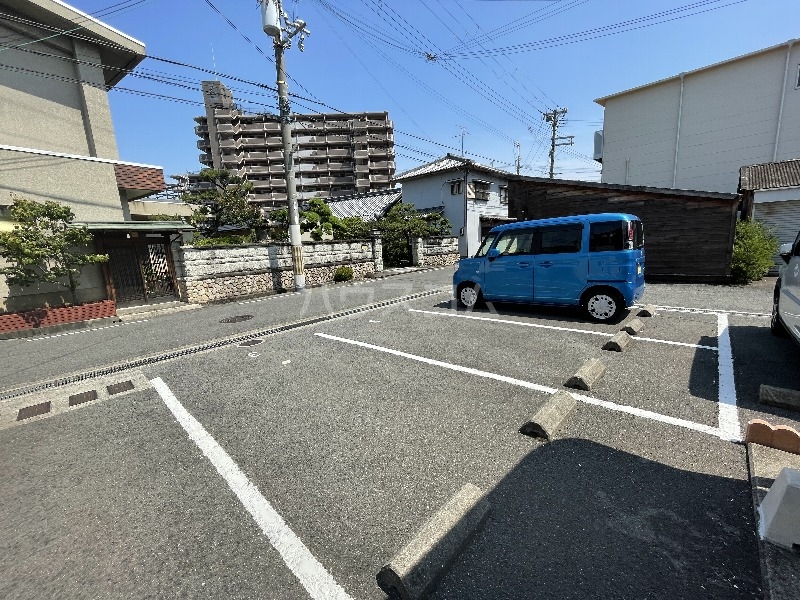 13/14 駐車場