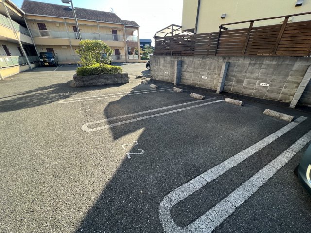 28/30 駐車場