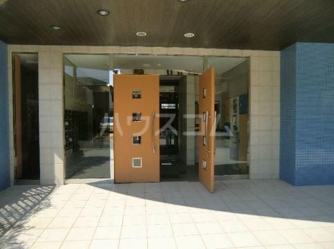 27/30 エントランス