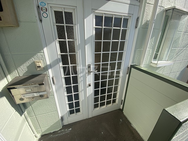 23/29 エントランス