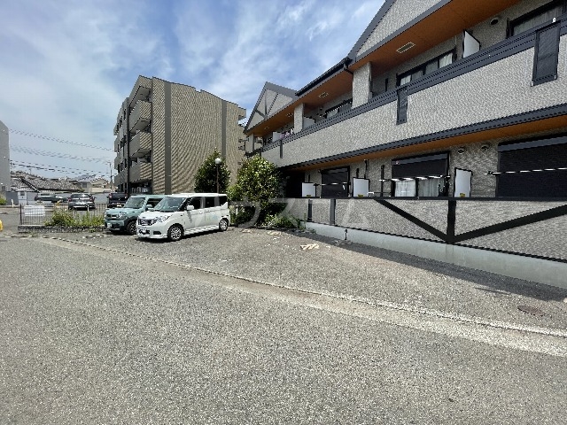 28/30 駐車場