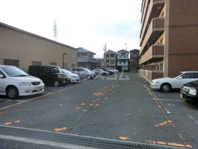 2/6 駐車場