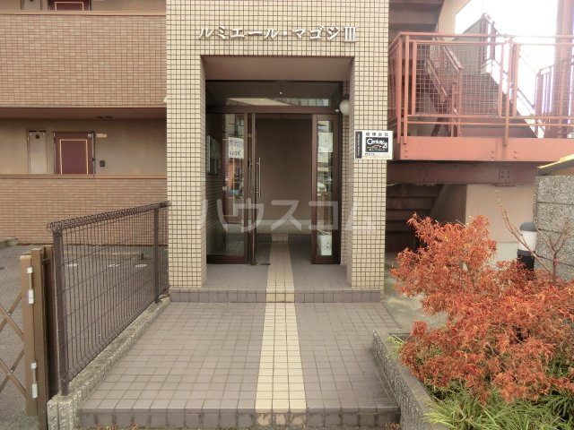 28/30 エントランス