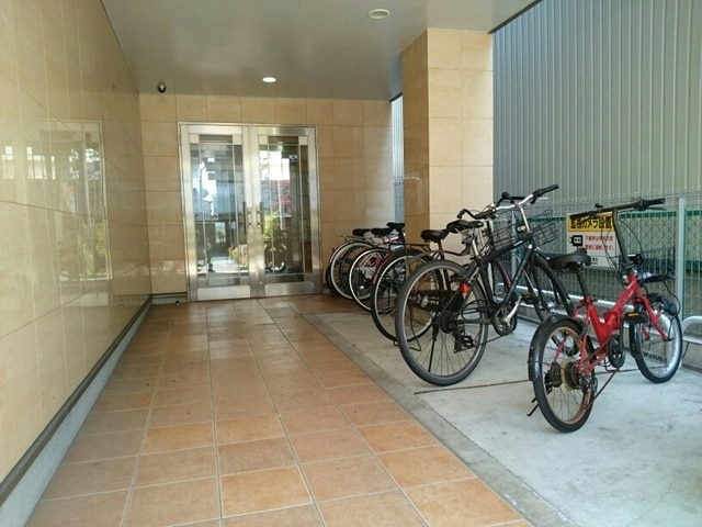 14/20 エントランス