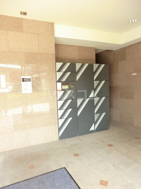 18/21 エントランス