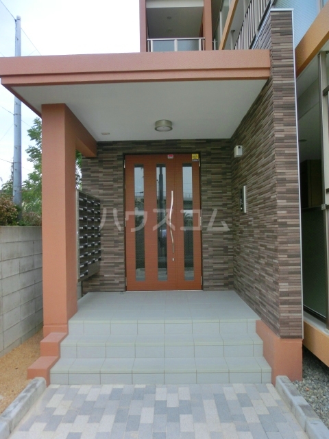 16/19 エントランス