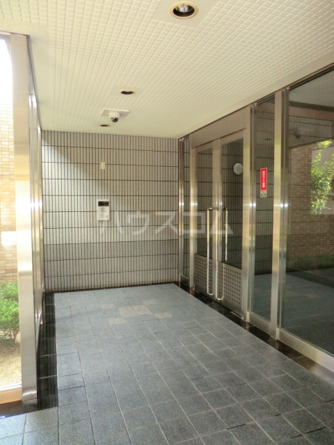 19/30 エントランス