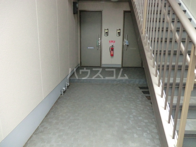 24/30 エントランス