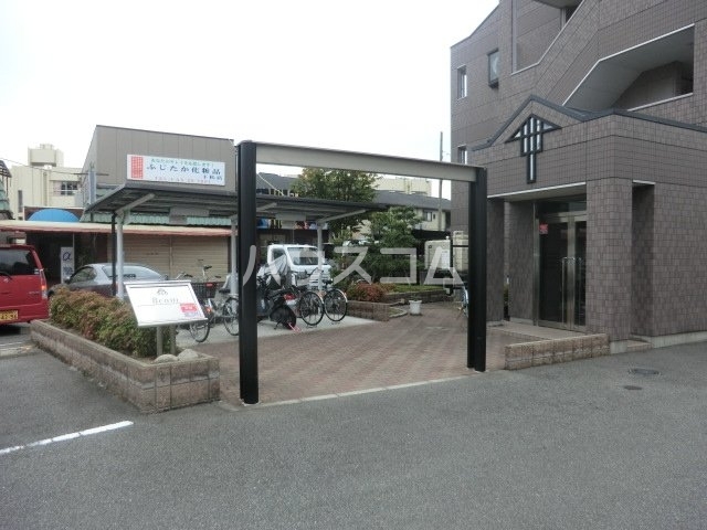 22/28 エントランス