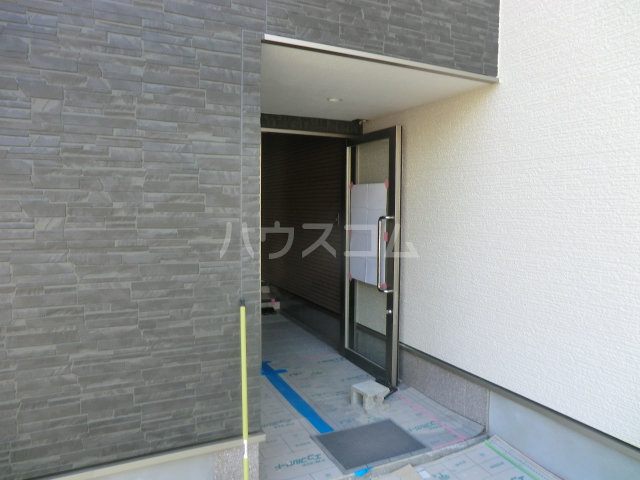 18/28 エントランス