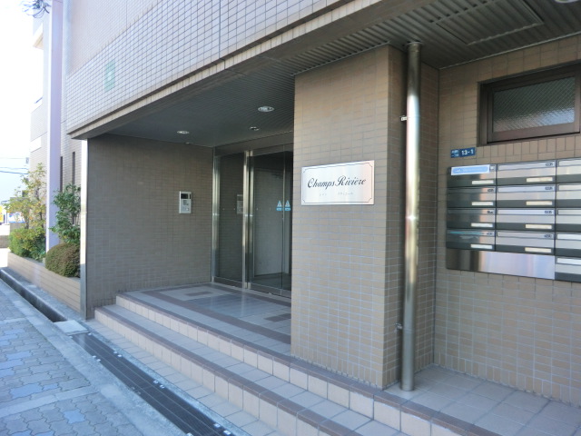 22/28 エントランス