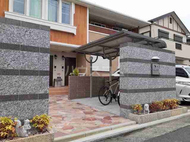 13/18 エントランス