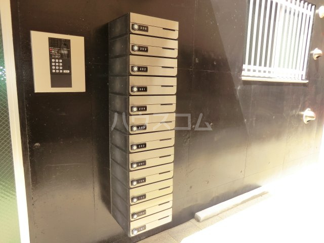 20/23 エントランス