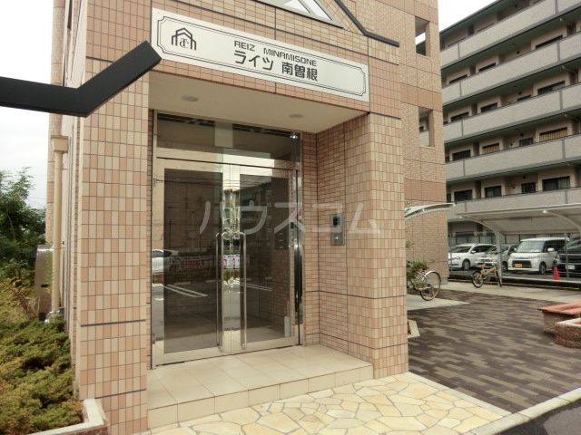 24/25 エントランス