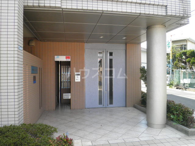 18/23 エントランス